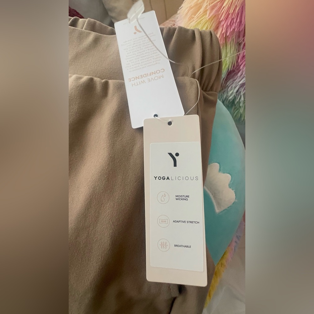 Yogalicious Tiramisu Lux Midtown Jogger in Soft Taupe - Picture 4 of 12